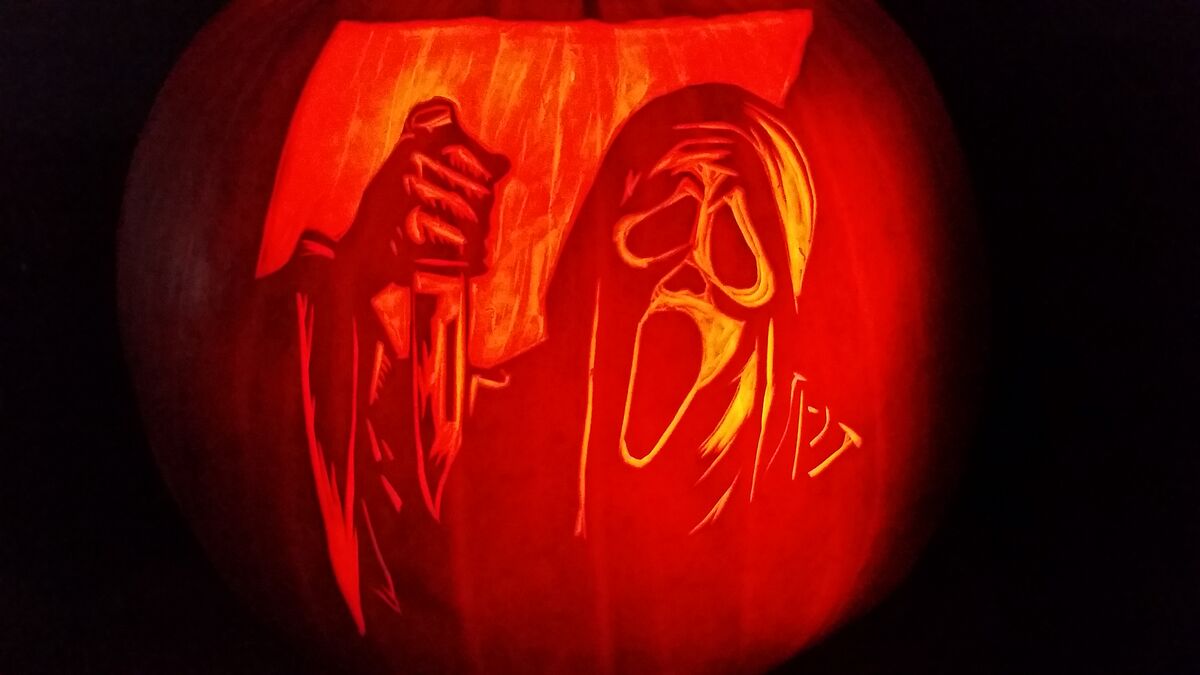 A pumpkin carved with Ghostface from Scream.
