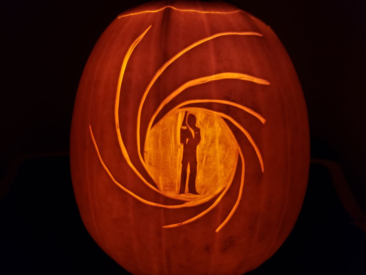 A pumpkin carved in memory of Sean Connery.
